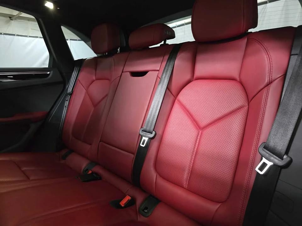 2024 Porsche Macan - Image 14 of 15