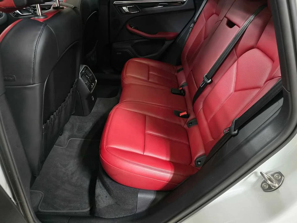 2024 Porsche Macan - Image 15 of 15