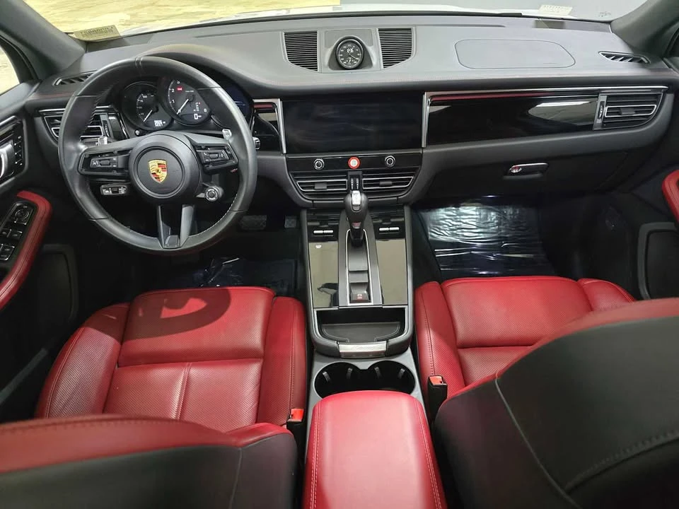 2024 Porsche Macan - Image 13 of 15