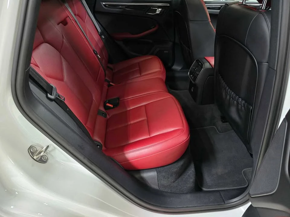 2024 Porsche Macan - Image 10 of 15