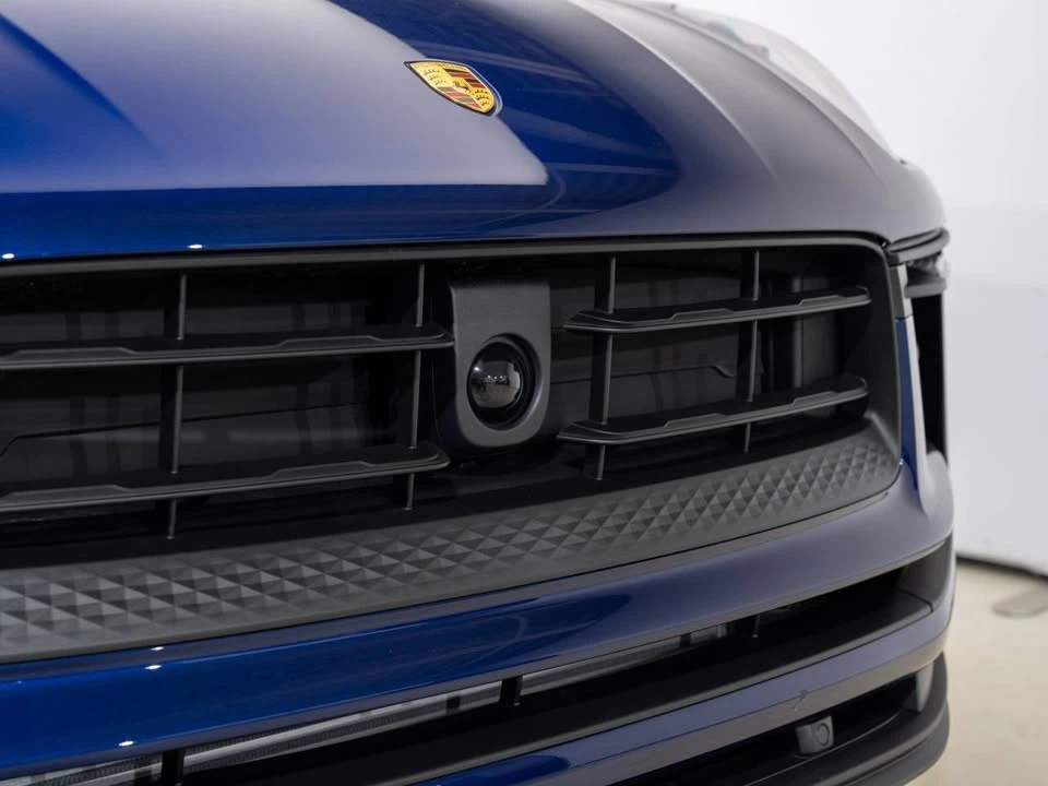 2024 Porsche Macan - Image 11 of 20