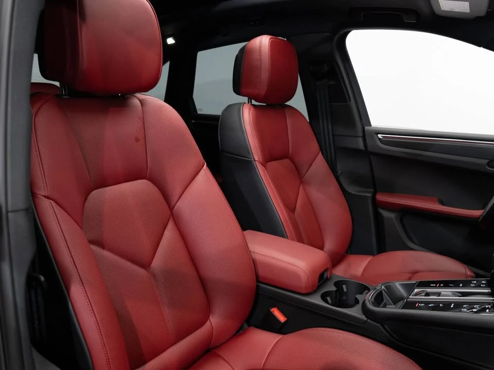 2024 Porsche Macan - Image 16 of 20