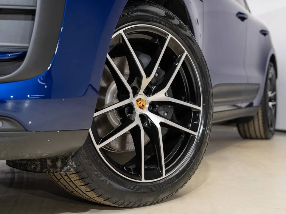 2024 Porsche Macan - Image 14 of 20