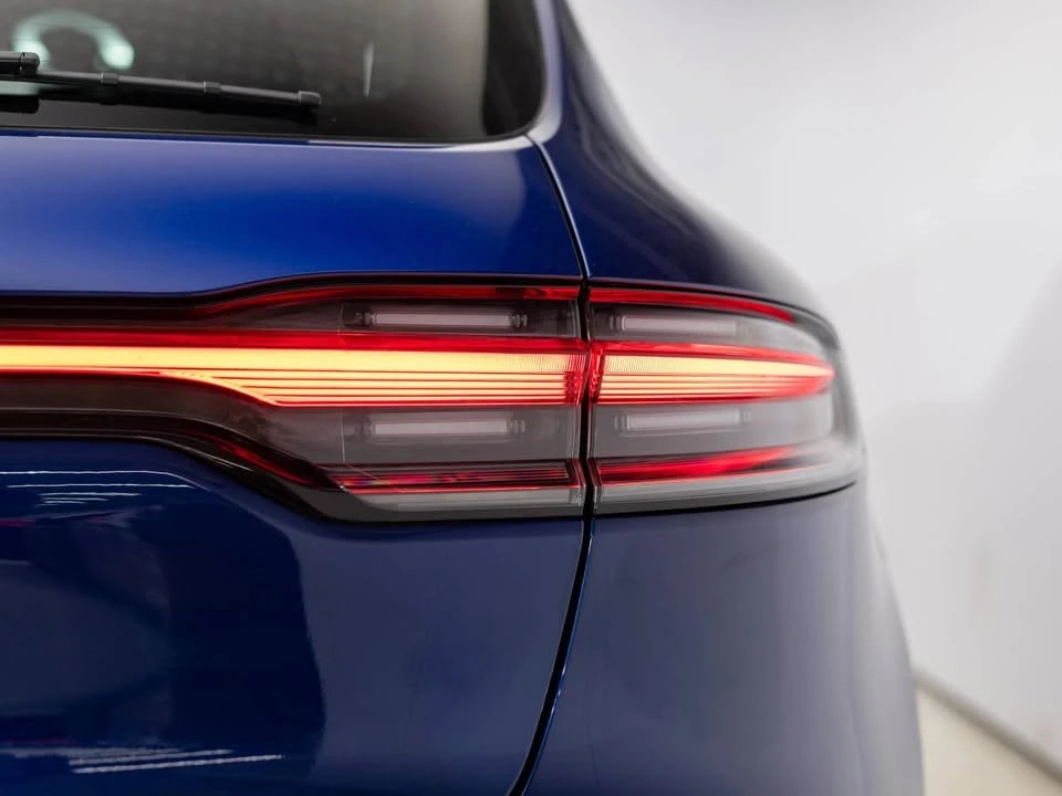 2024 Porsche Macan - Image 10 of 20