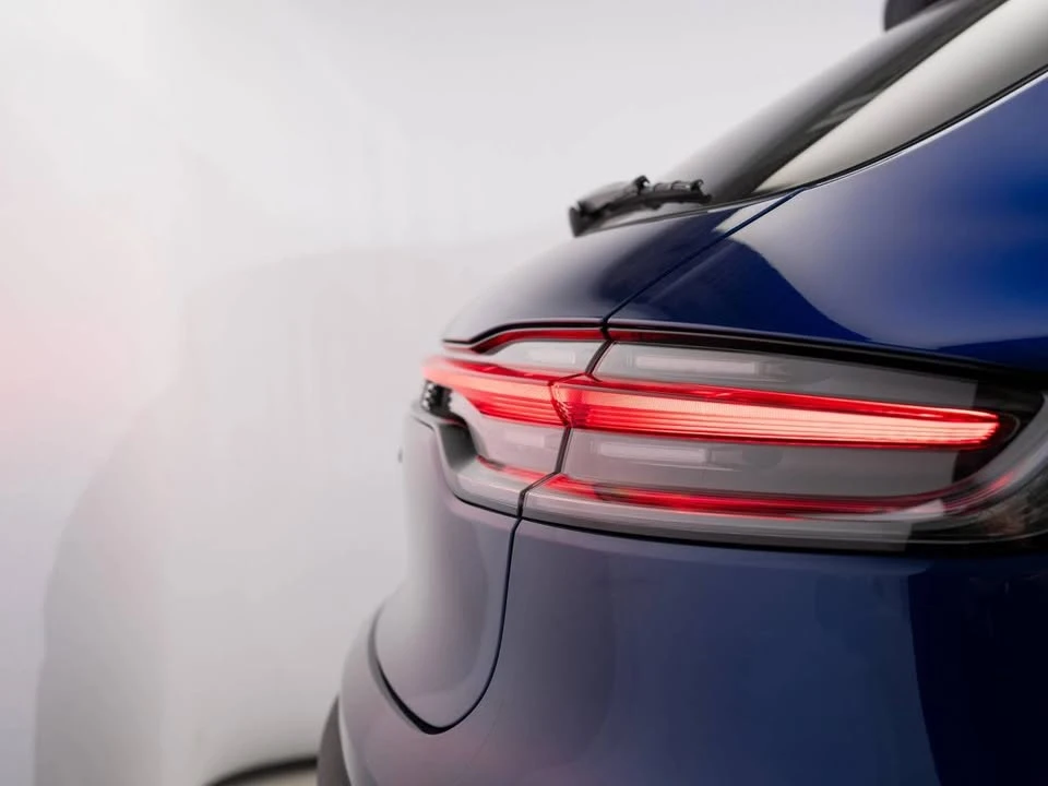 2024 Porsche Macan - Image 12 of 20