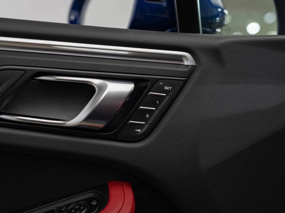 2024 Porsche Macan - Image 19 of 20