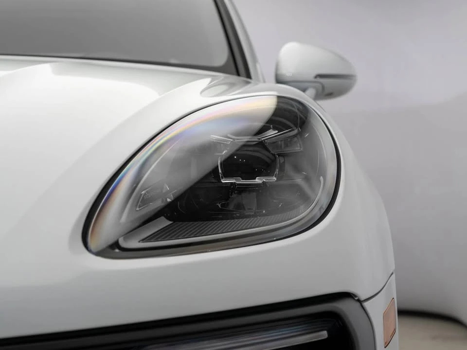 2024 Porsche Macan - Image 9 of 19