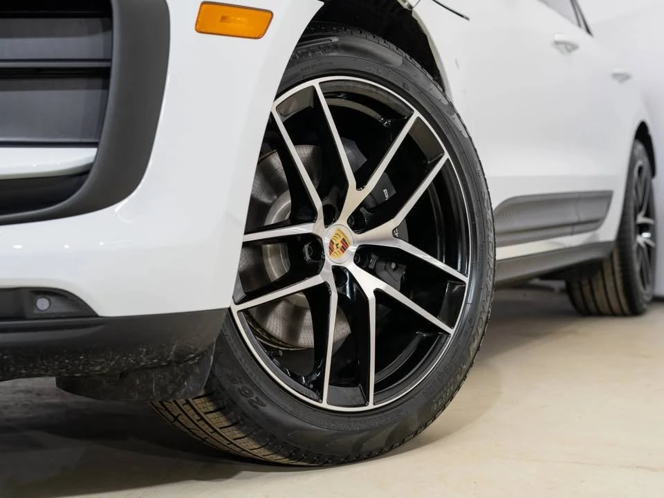 2024 Porsche Macan - Image 12 of 19