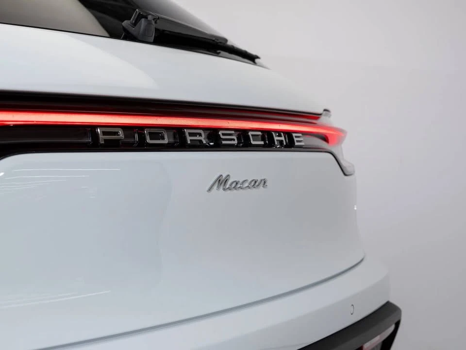 2024 Porsche Macan - Image 8 of 19