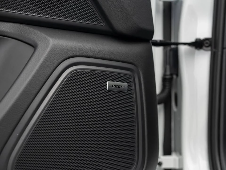 2024 Porsche Macan - Image 18 of 19