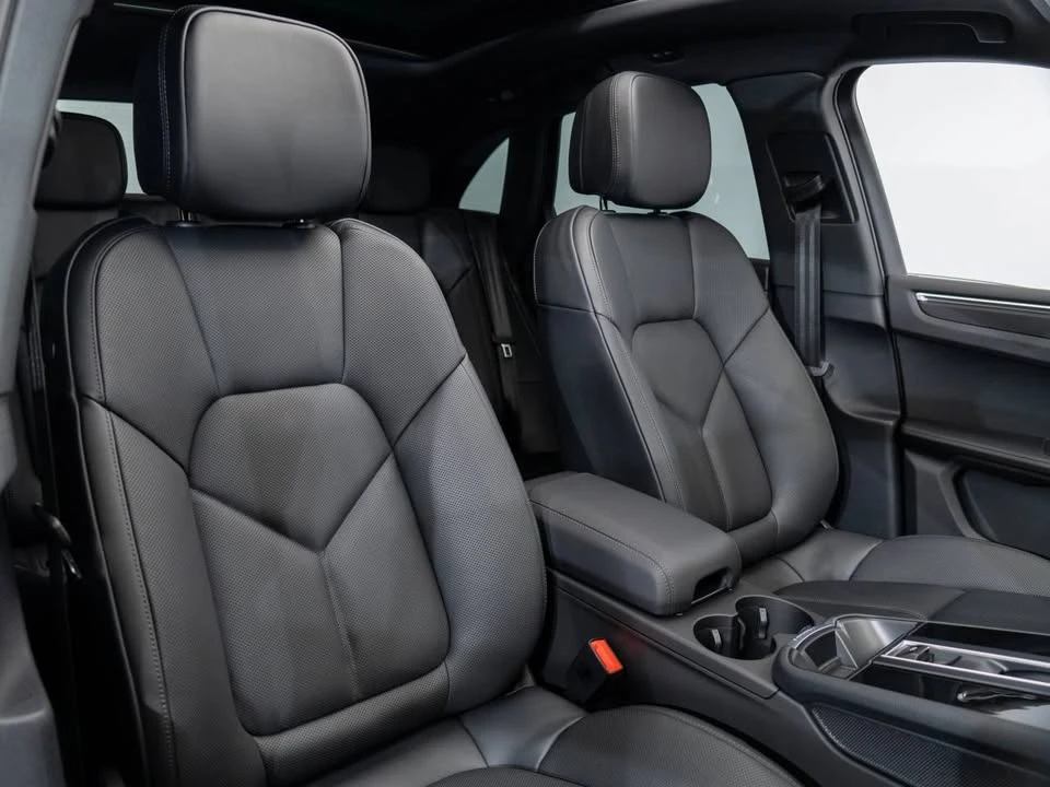 2024 Porsche Macan - Image 15 of 19