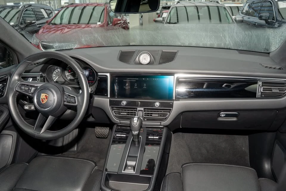 2024 Porsche Macan - Image 7 of 13