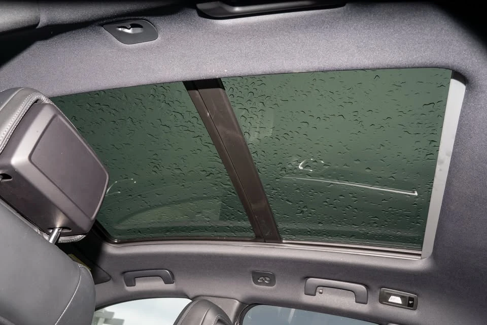 2024 Porsche Macan - Image 10 of 13