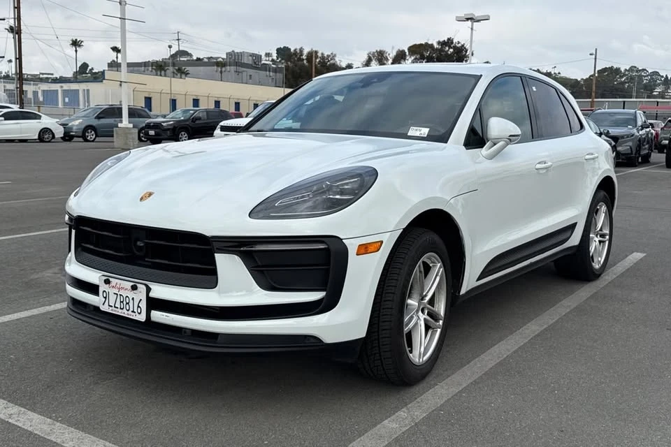 2024 Porsche Macan - Image 2 of 2