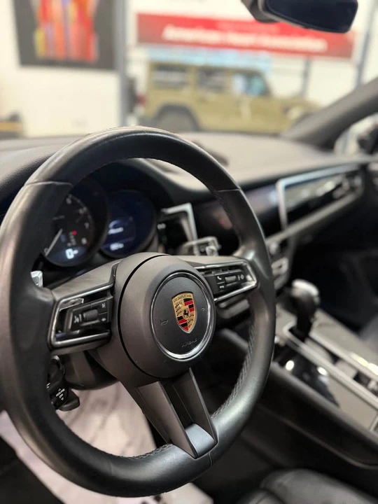 2024 Porsche Macan - Image 4 of 9