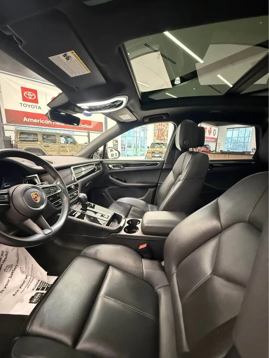 2024 Porsche Macan - Image 5 of 9