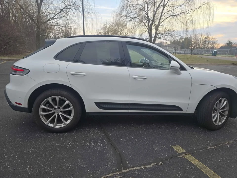2024 Porsche Macan - Image 10 of 16