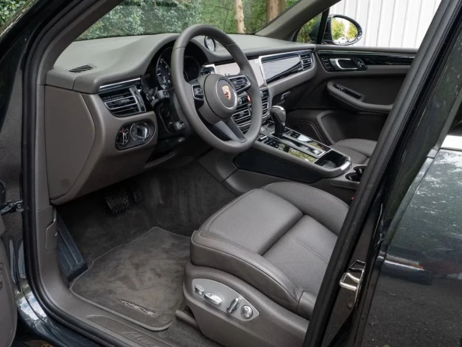 2024 Porsche Macan - Image 8 of 9