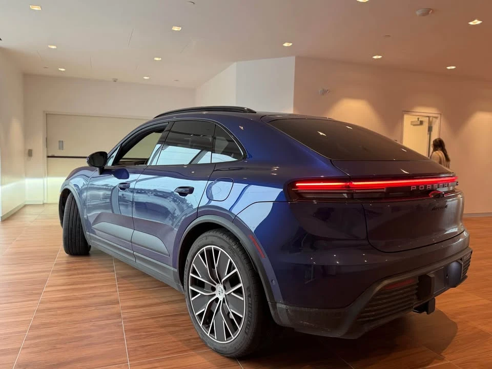 2024 Porsche Macan Electric - Image 5 of 20