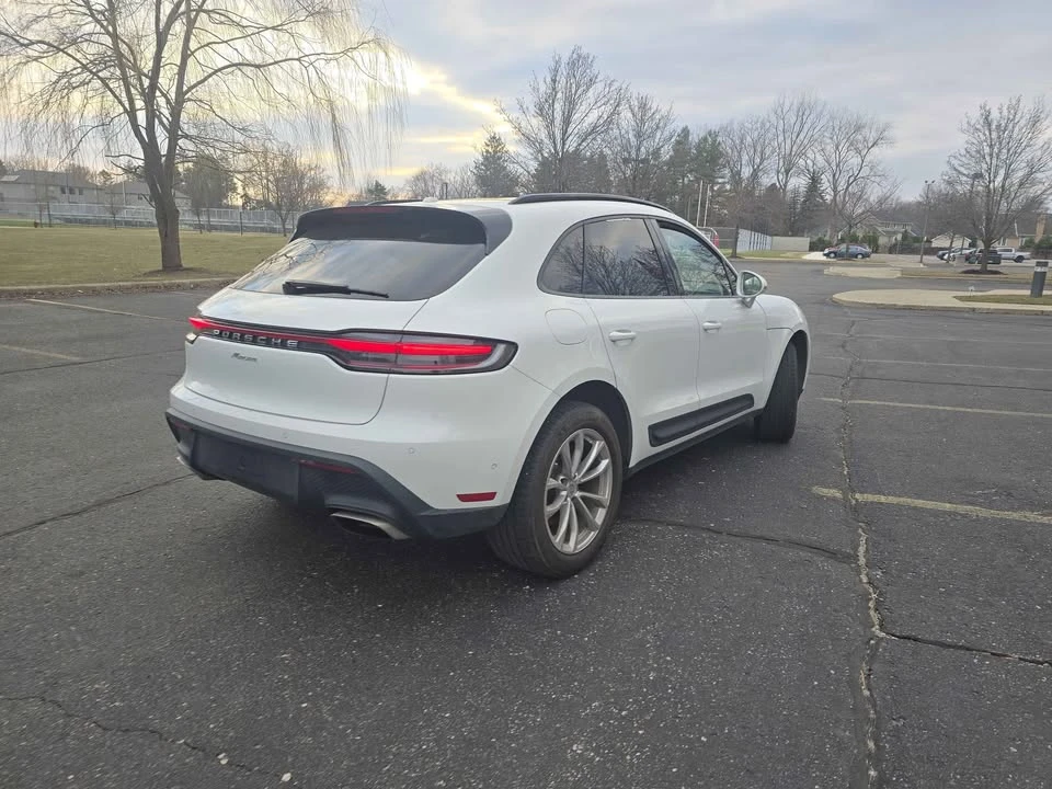 2024 Porsche Macan - Image 12 of 16