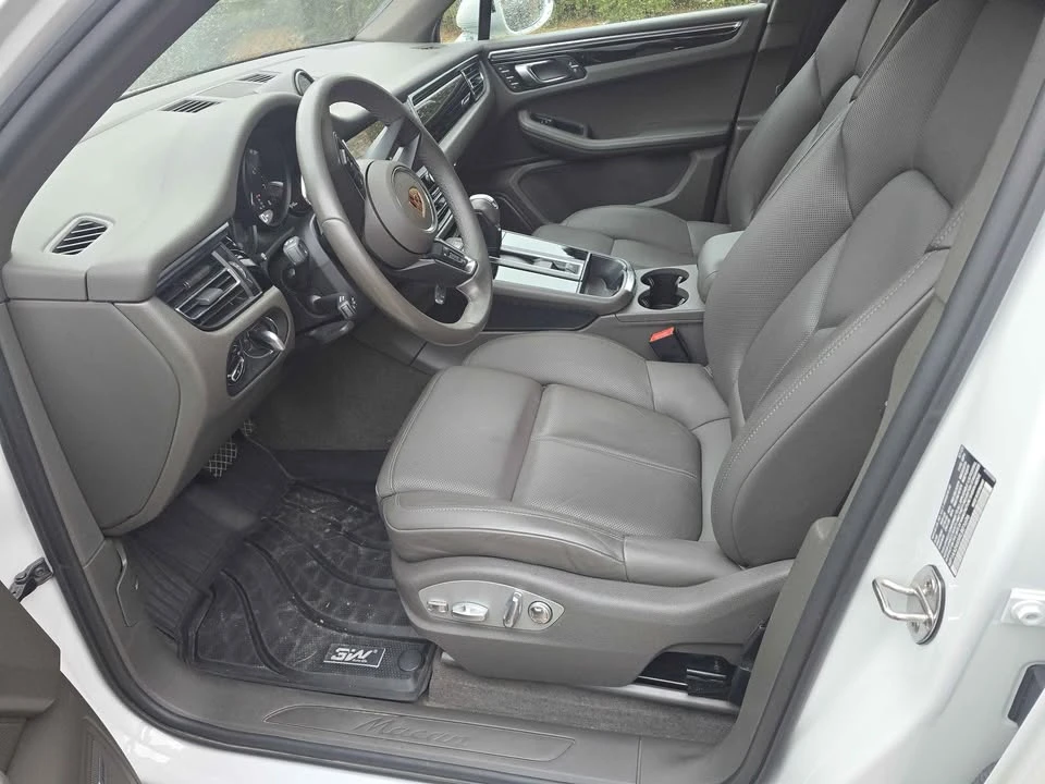 2024 Porsche Macan - Image 13 of 16