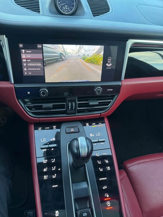 2024 Porsche Macan - Image 6 of 7