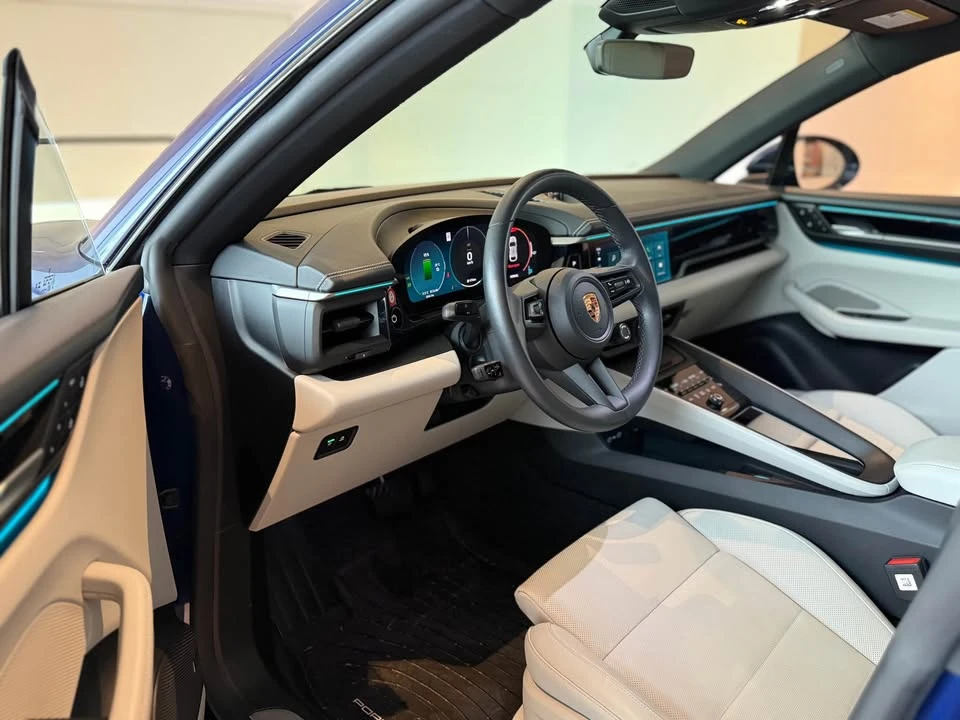 2024 Porsche Macan Electric - Image 12 of 20