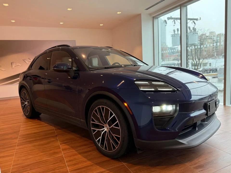 2024 Porsche Macan Electric - Image 9 of 20