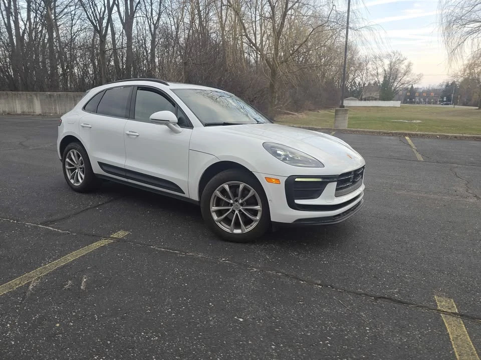 2024 Porsche Macan - Image 9 of 16