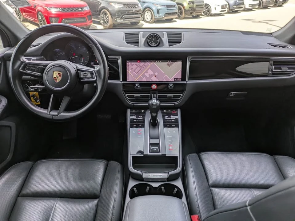 2024 Porsche Macan - Image 14 of 18