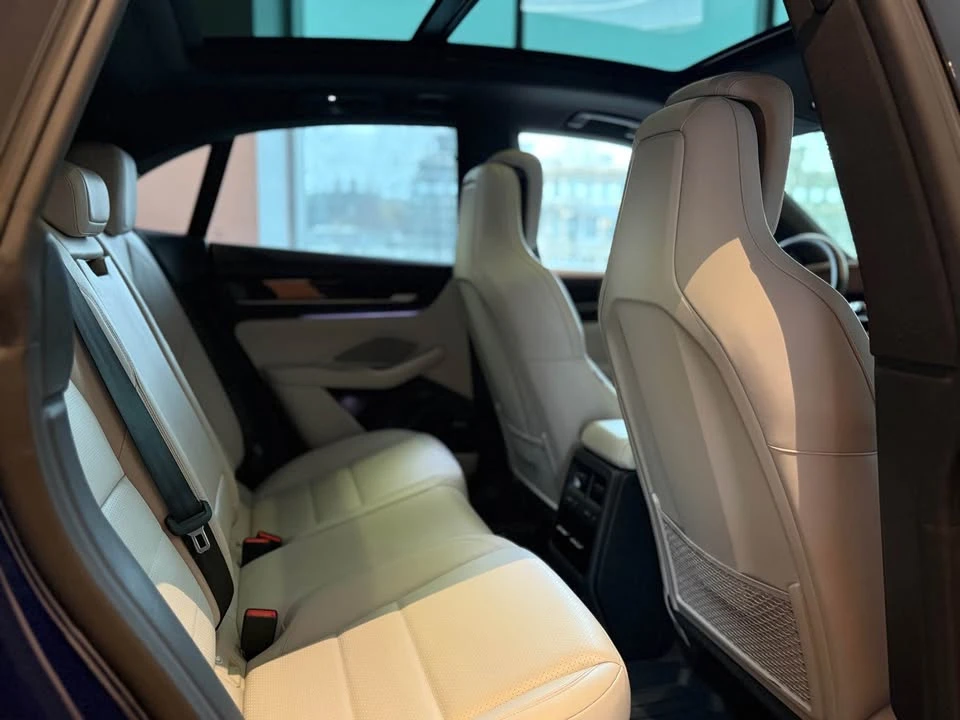 2024 Porsche Macan Electric - Image 15 of 20