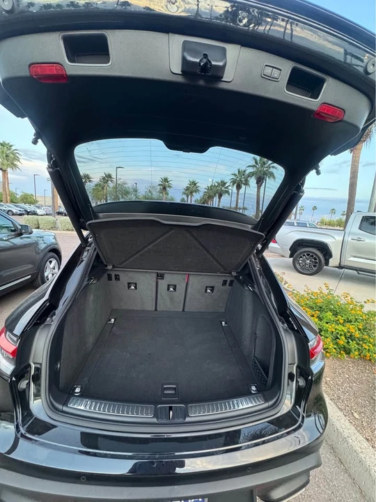 2024 Porsche Macan - Image 2 of 7