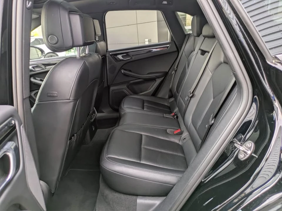 2024 Porsche Macan - Image 15 of 18
