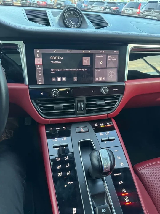 2024 Porsche Macan - Image 5 of 7