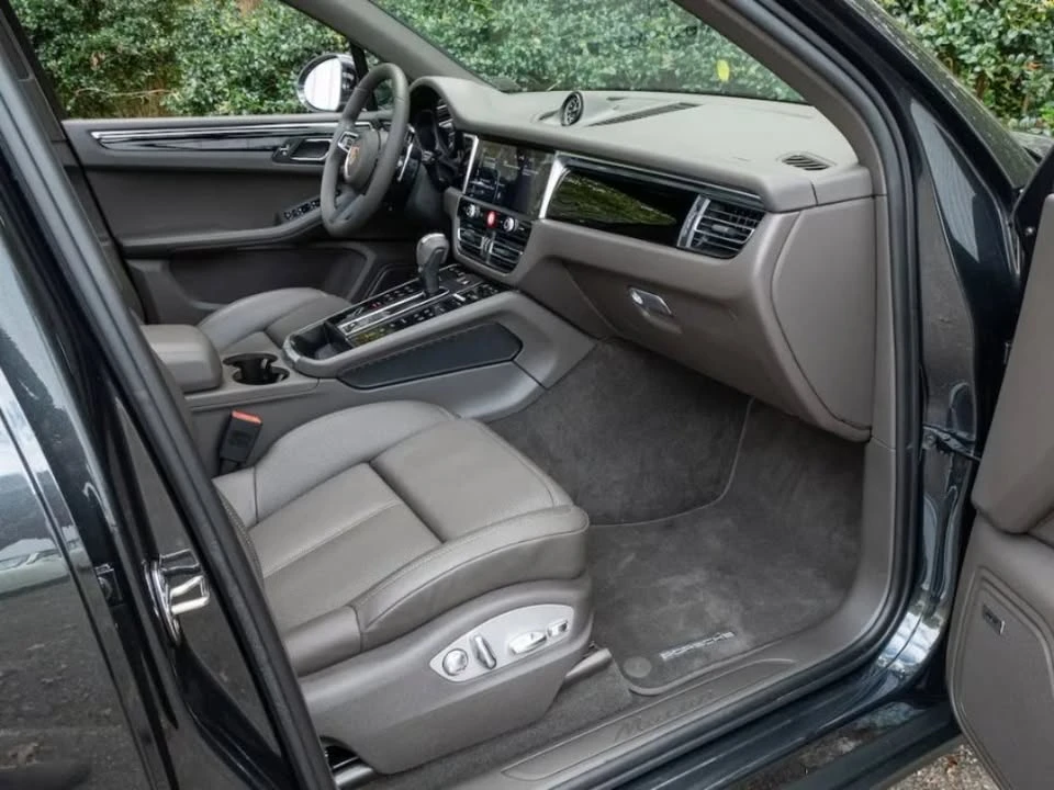 2024 Porsche Macan - Image 6 of 9