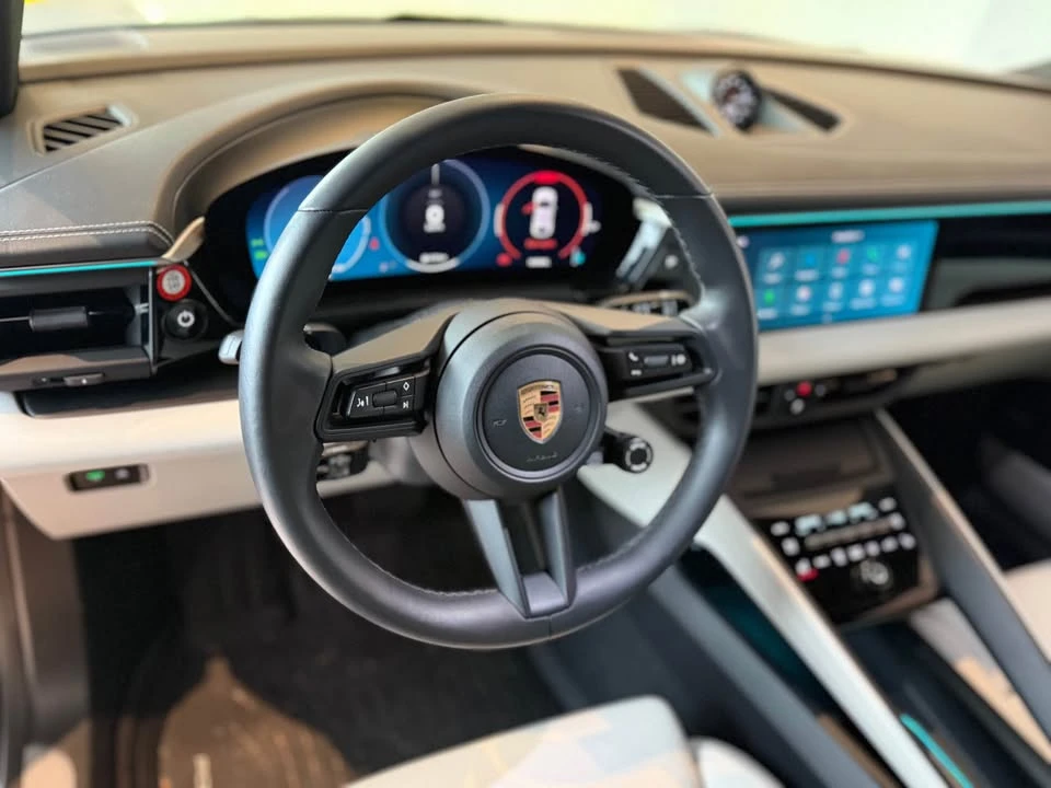 2024 Porsche Macan Electric - Image 13 of 20