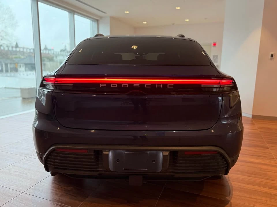 2024 Porsche Macan Electric - Image 4 of 20