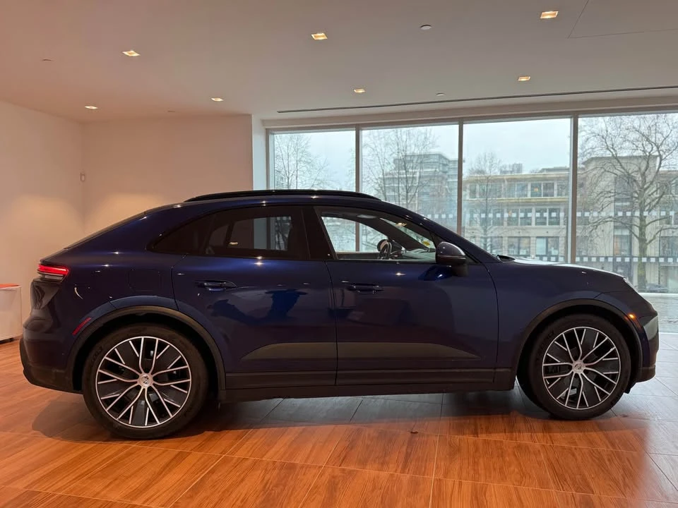 2024 Porsche Macan Electric - Image 8 of 20