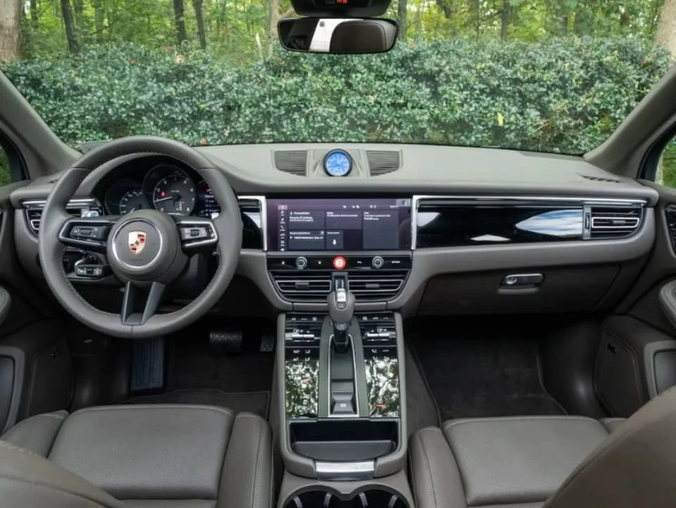 2024 Porsche Macan - Image 9 of 9