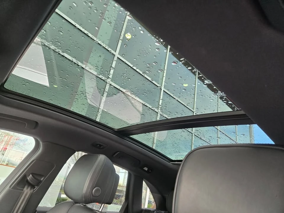 2024 Porsche Macan - Image 18 of 20