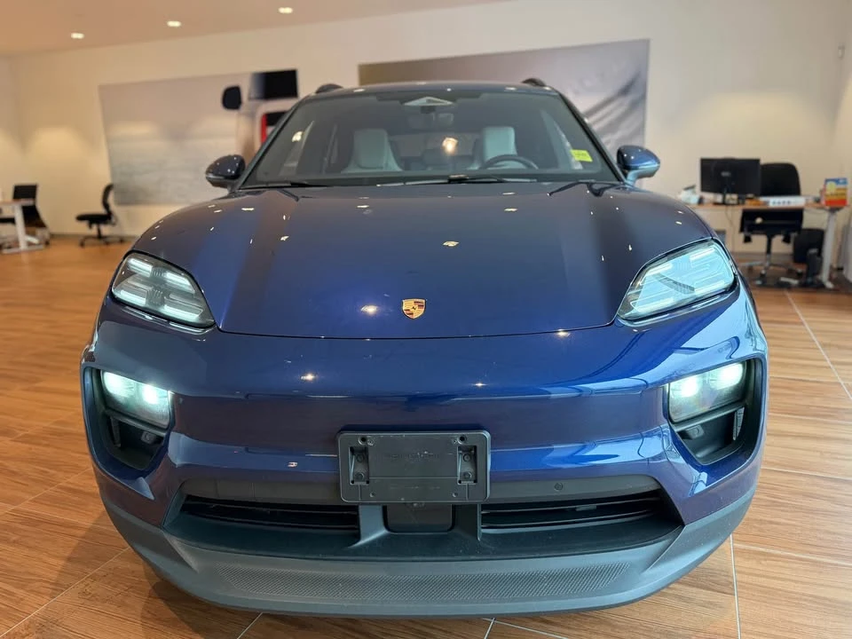 2024 Porsche Macan Electric - Image 10 of 20
