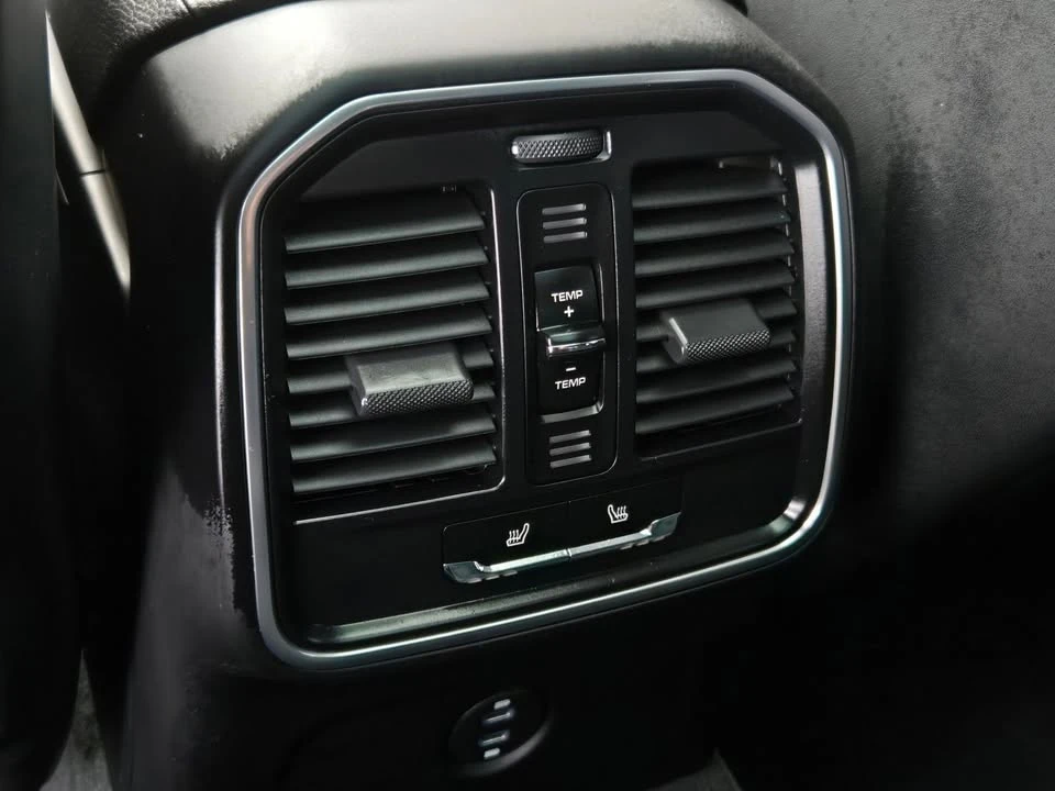 2024 Porsche Macan - Image 12 of 20