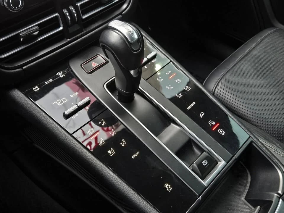 2024 Porsche Macan - Image 20 of 20