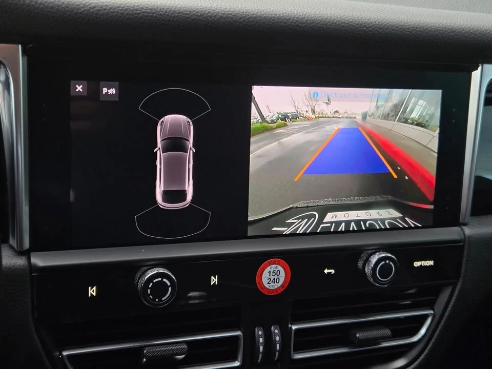 2024 Porsche Macan - Image 16 of 20