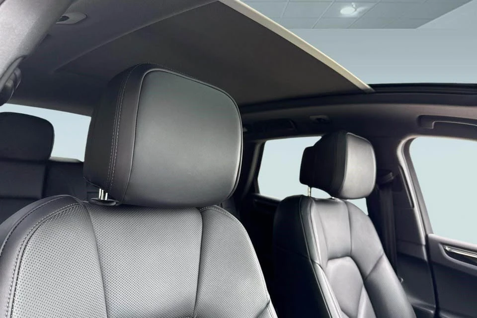 2024 Porsche Macan - Image 6 of 18