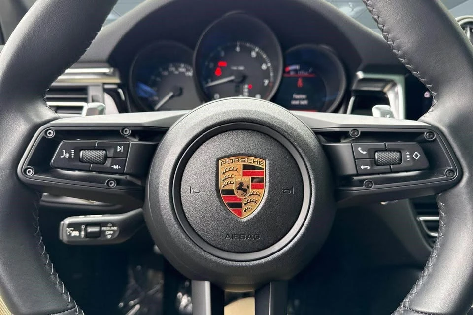 2024 Porsche Macan - Image 7 of 18