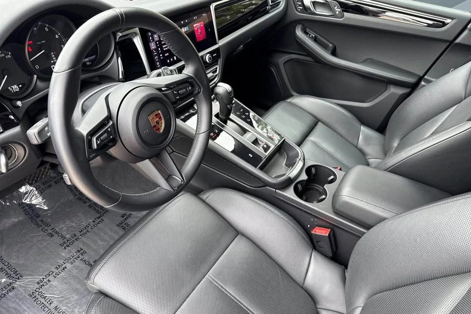 2024 Porsche Macan - Image 8 of 18