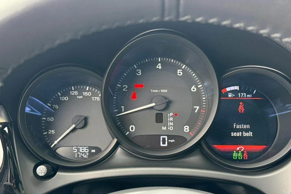 2024 Porsche Macan - Image 10 of 18