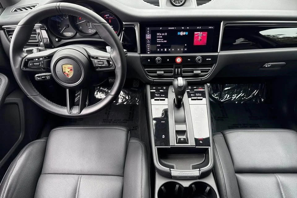 2024 Porsche Macan - Image 15 of 18