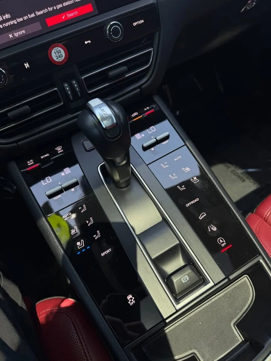 2024 Porsche Macan - Image 4 of 8